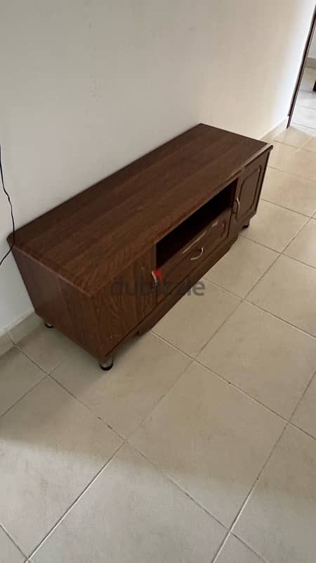 TV cabinet in good condition suits for 55”TV. heavier, good quality. 0