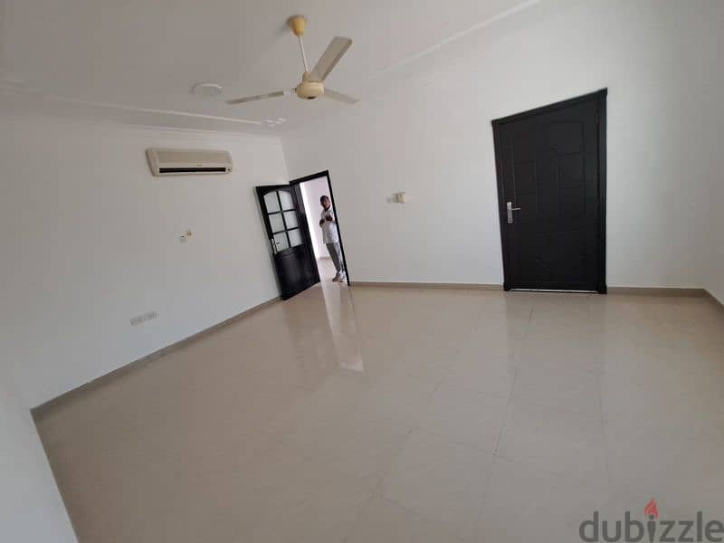 very nice villa near kentaky  in khoud good location near  SQU 4