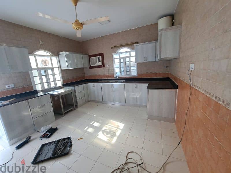 very nice villa near kentaky  in khoud good location near  SQU 11