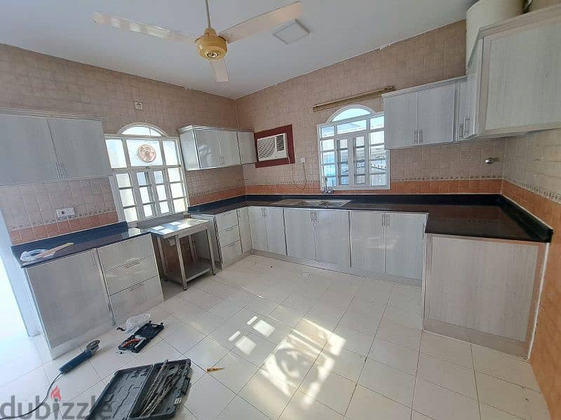 very nice villa near kentaky  in khoud good location near  SQU 16