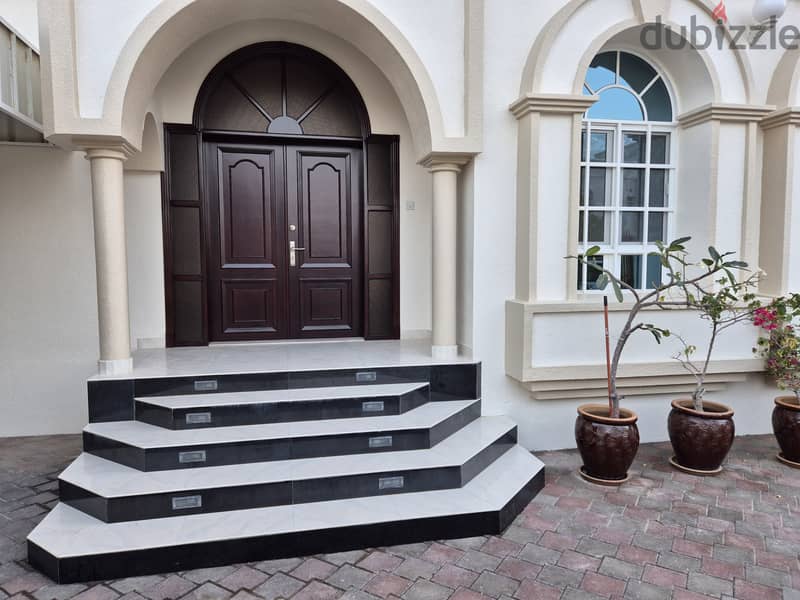 7+1 BR Villa in North Al Ghubrah 0