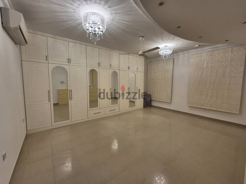 7+1 BR Villa in North Al Ghubrah 2