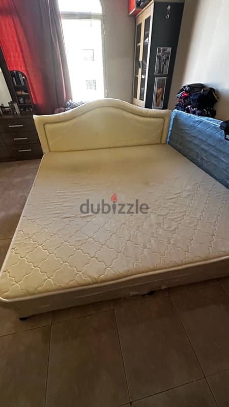 king size bed 1