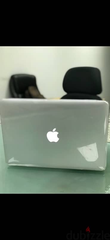 ماك بوك اير ٢٠١٧ بحالة ممتازة بالبوكس و الشاحن MacBook Air late 2017 1