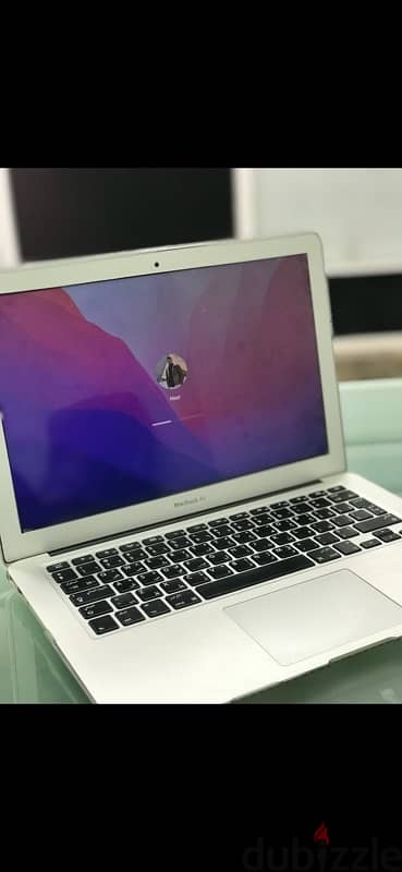 ماك بوك اير ٢٠١٧ بحالة ممتازة بالبوكس و الشاحن MacBook Air late 2017 2