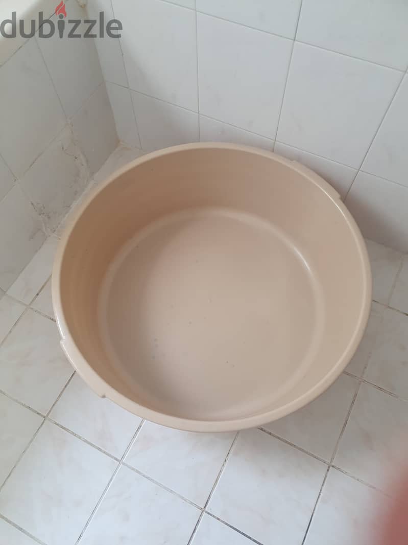 Big tub. Excellent condition. 0