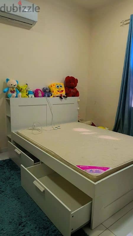 سرير ايكيا لشخصين بحاله ممتازهIKEA double bed in excellent condition 0