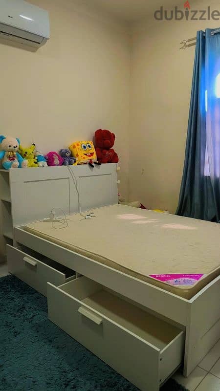 سرير ايكيا لشخصين بحاله ممتازهIKEA double bed in excellent condition 1