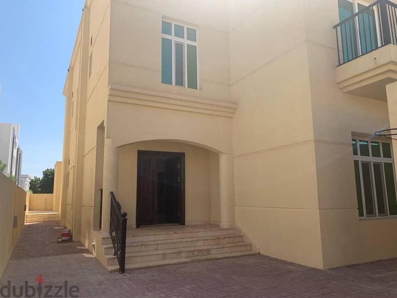 villa for rent close to the beach located al hail north 18