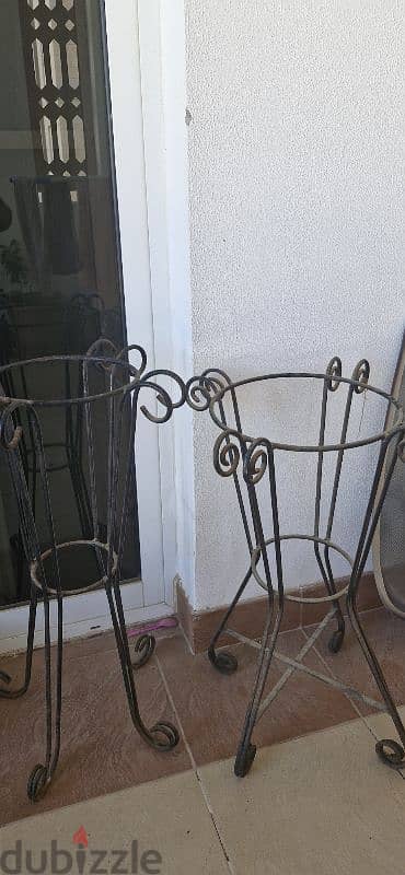 2 flower pot stand