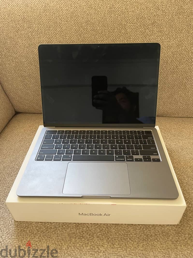 Macbook Air M2 512GB, Year 22, 13"6 (Negotiable) 0