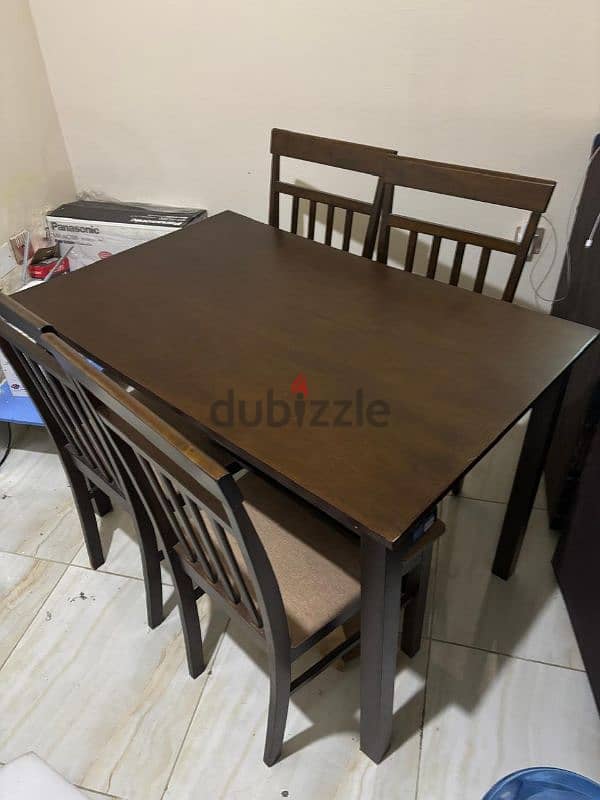 Dining Table 4 seater in Good Condition 1