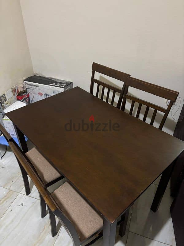 Dining Table 4 seater in Good Condition 2