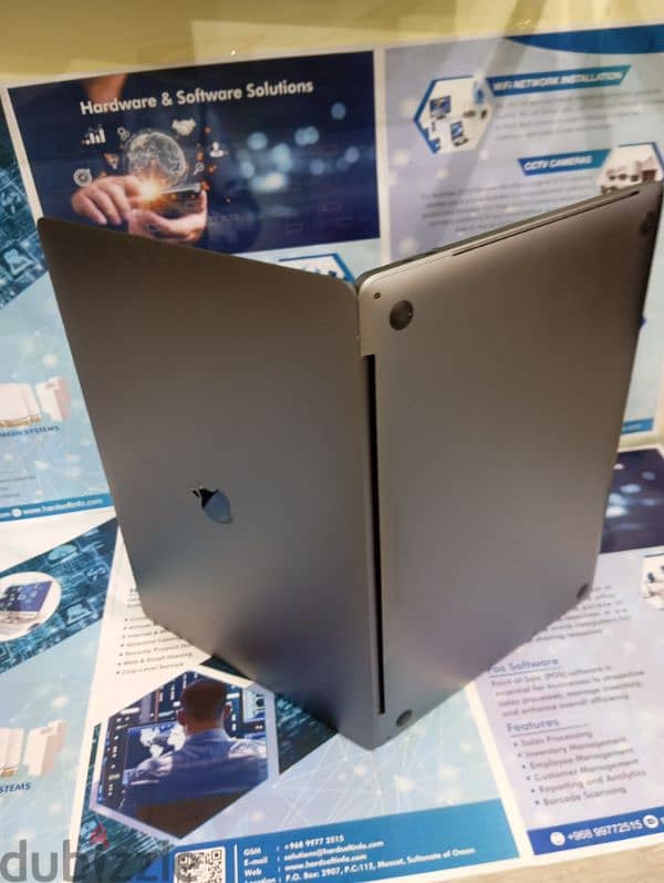 apple MacBook pro model A2141   16" ratina led 2019 i7 0