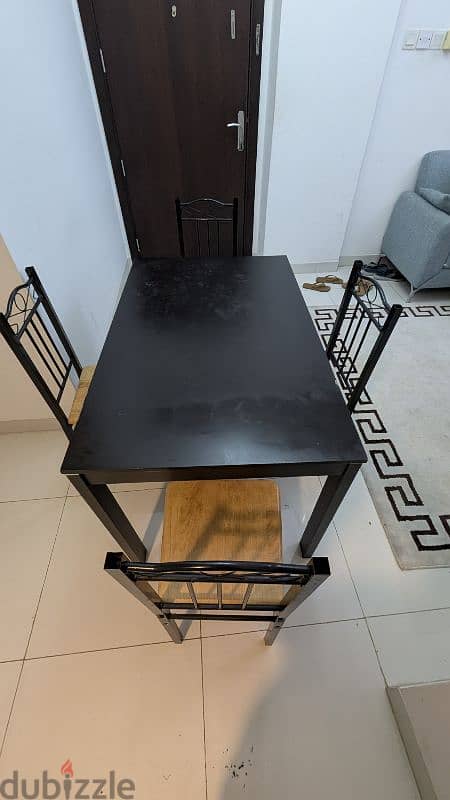 Dining Table with 4 Metal Chair 0