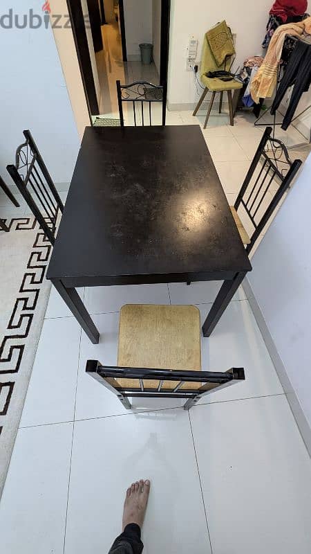 Dining Table with 4 Metal Chair 1