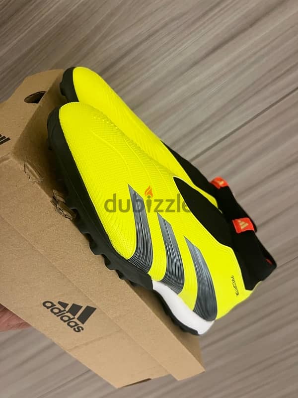 حذاء كرة قدم أديداس أصلي  Adidas original football shoes 4