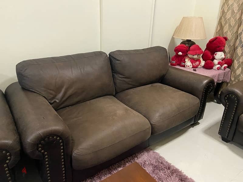 Leather sofa sets for urgent sale 1