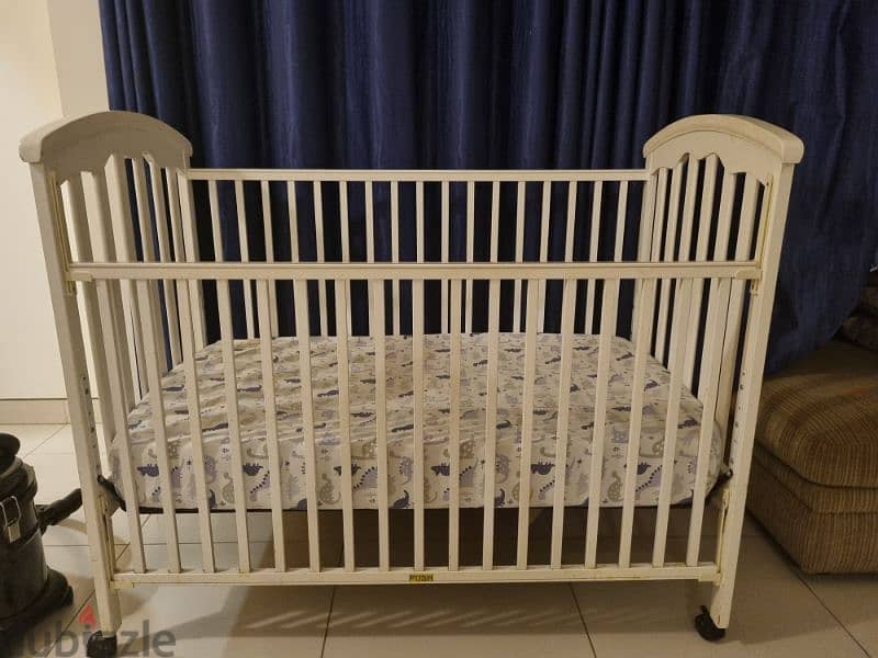 crib in perfect condition. 2