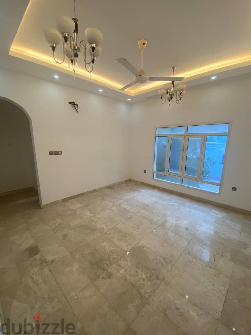 For Rent 5 Bhk Villa In Boucher للإيجار فيلا 5 غرف نوم في بوشر 8