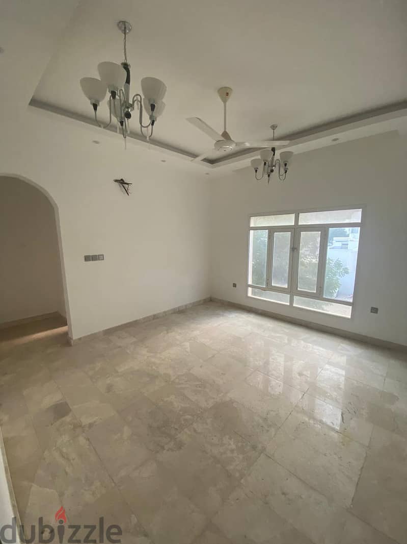 For Rent 5 Bhk Villa In Boucher للإيجار فيلا 5 غرف نوم في بوشر 9