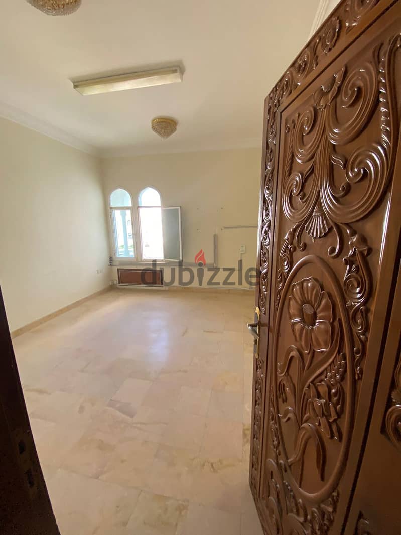 For Rent 6 Bhk Villa in Sarouj ( Commercial Use) 4