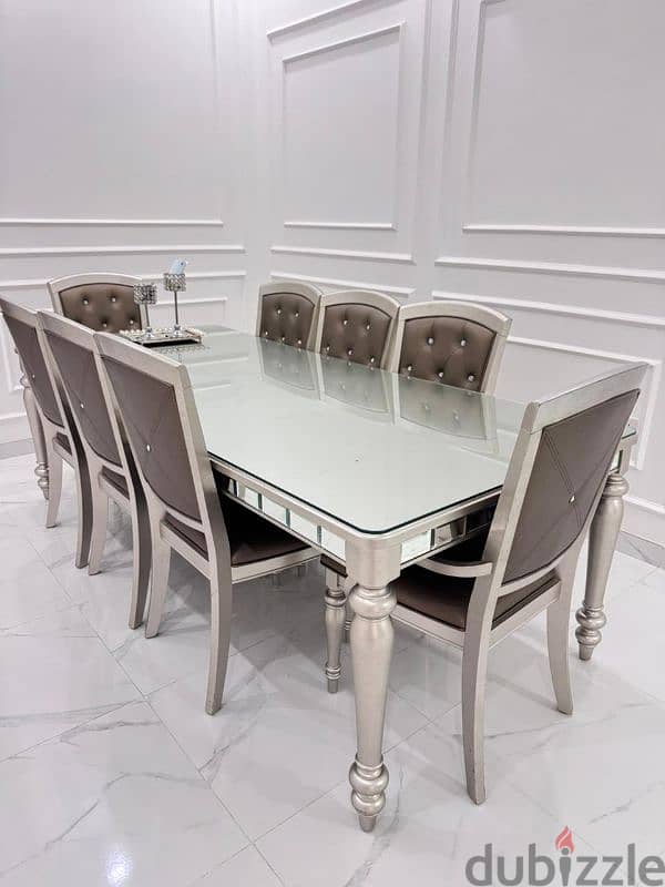 Dining table 0