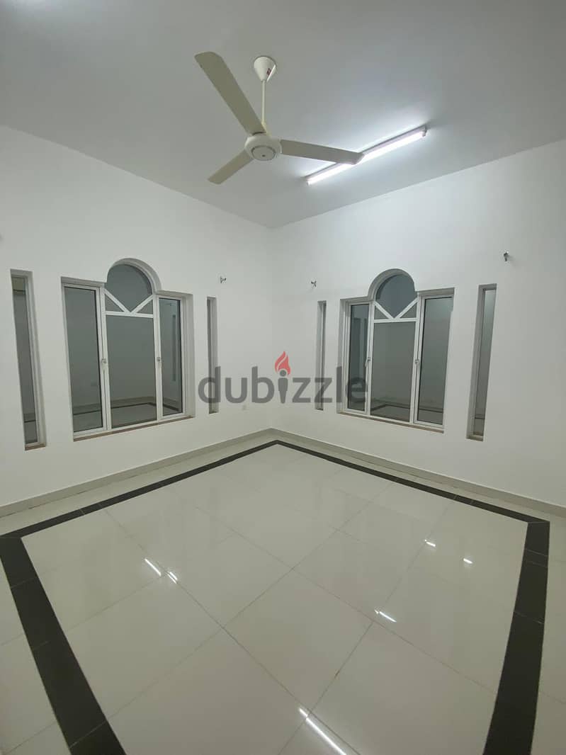 "SR-SH-681  **High-Quality Flat to Let in mawaleh north ** 1