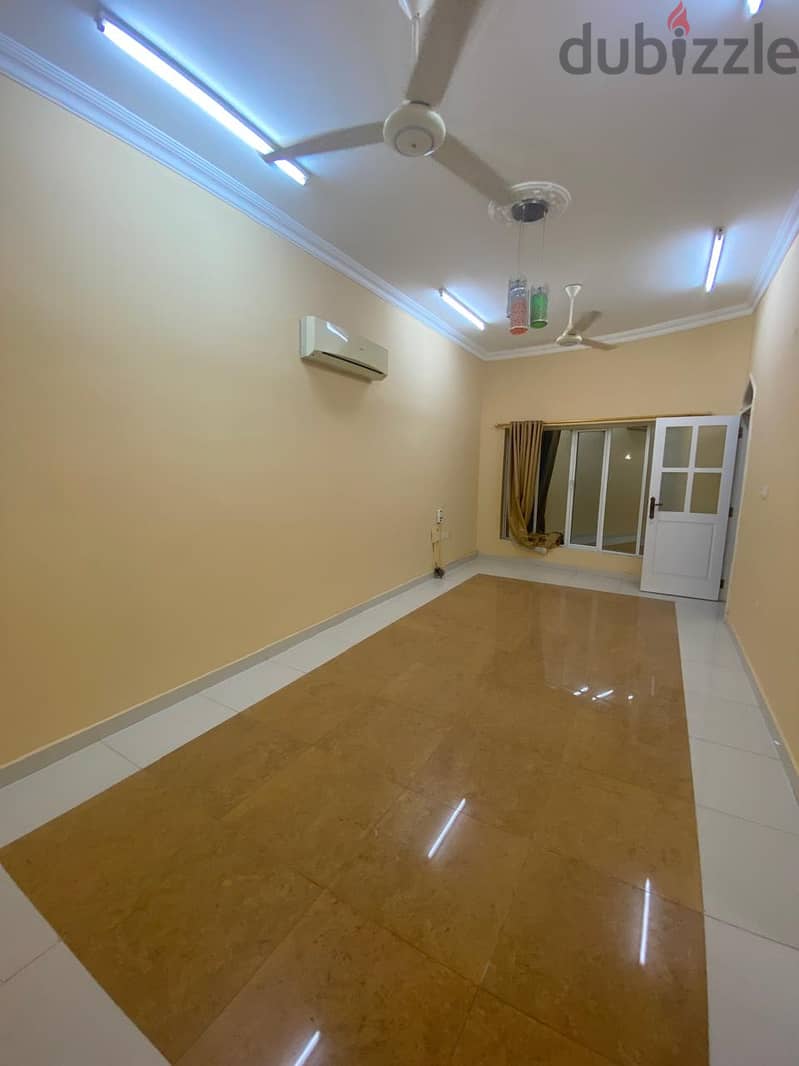 "SR-SH-681  **High-Quality Flat to Let in mawaleh north ** 3