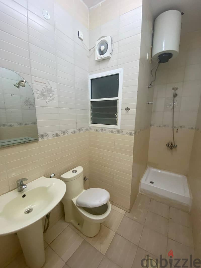 "SR-SH-681  **High-Quality Flat to Let in mawaleh north ** 6