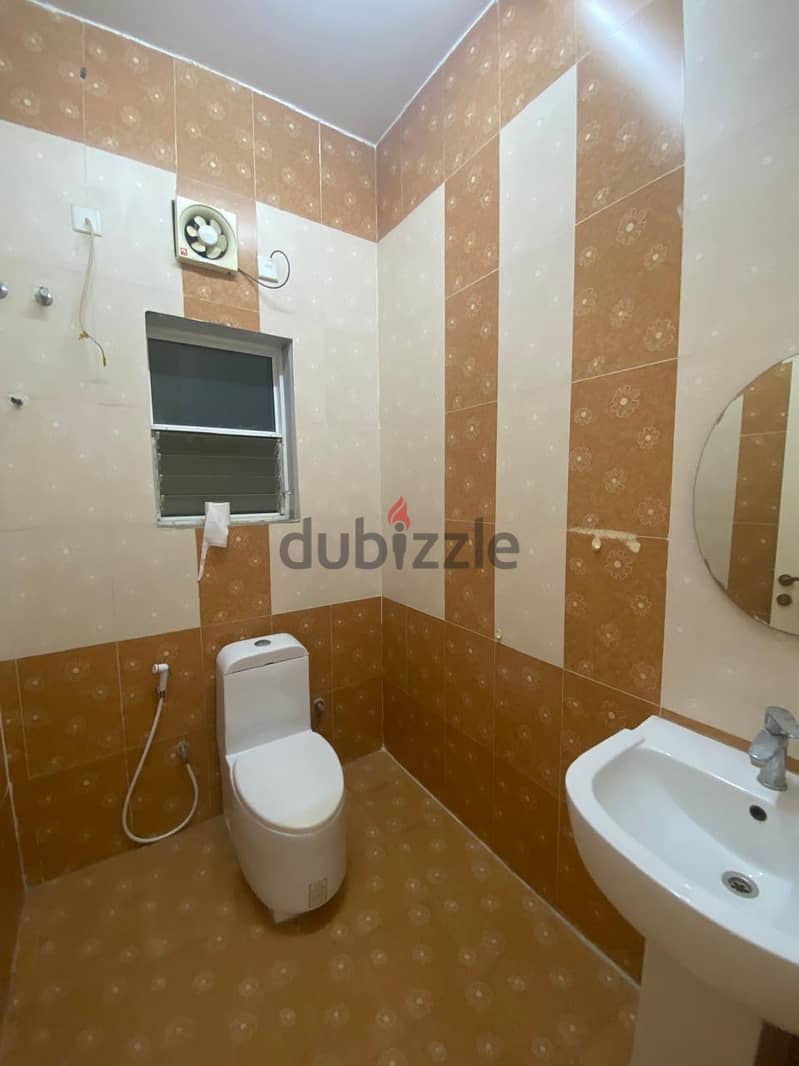 "SR-SH-681  **High-Quality Flat to Let in mawaleh north ** 7