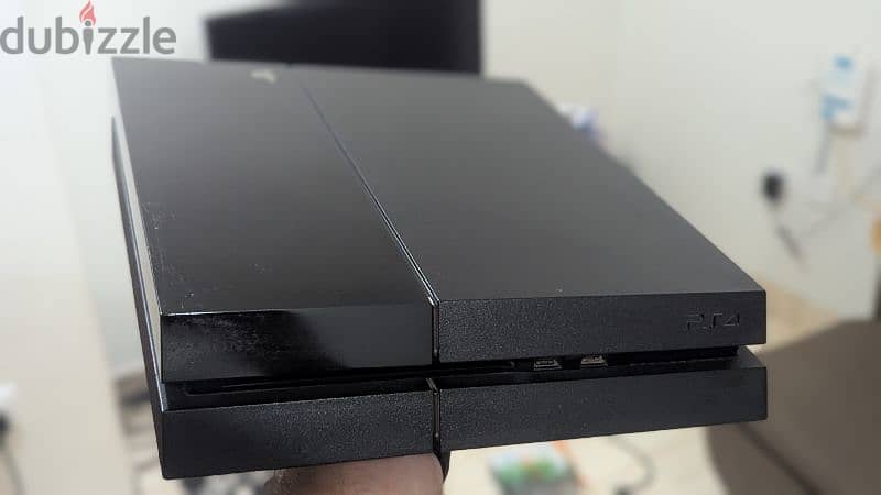 PS4 - 500GB for sale. 10/10 condition. With game. 0