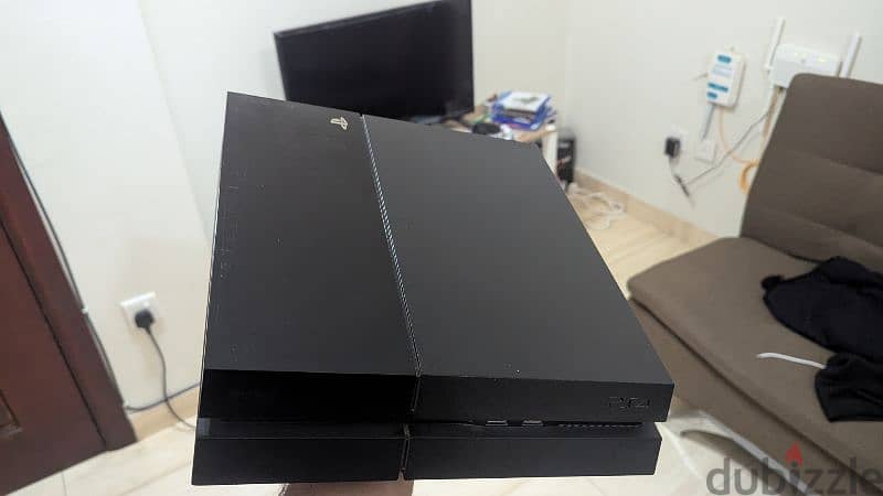 PS4 - 500GB for sale. 10/10 condition. With game. 1