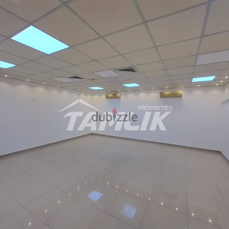 Showroom for Rent in Ruwi |REF 724YB 2