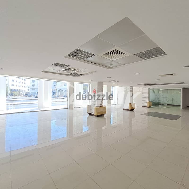 Showroom for Rent in Ruwi |REF 724YB 3