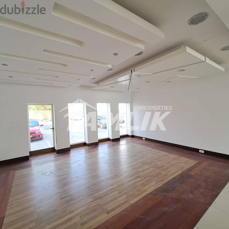 Showroom for Rent in Ruwi |REF 724YB 5