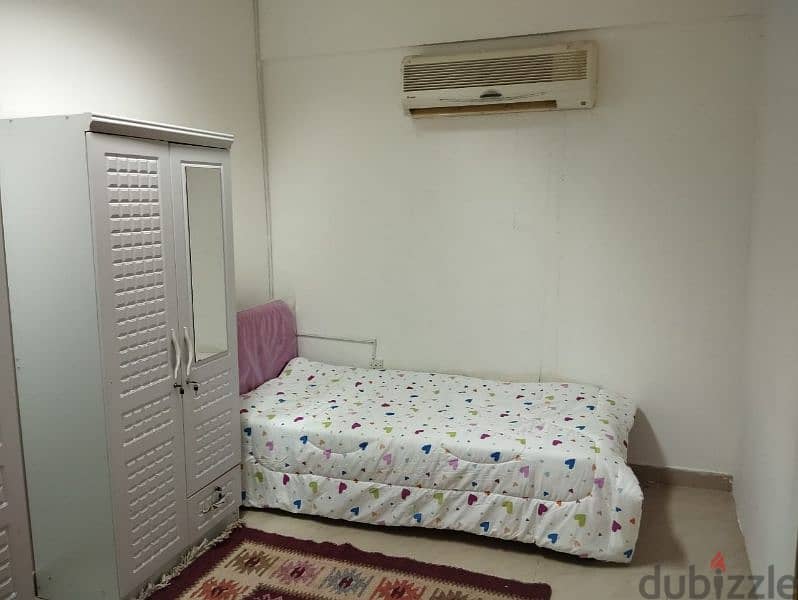 bed space and room available in Al gubrah 1