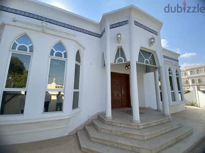 2Me2-Beautiful 4BHK Villa For Rent in South Ghubrah