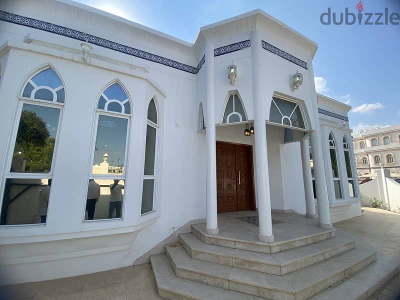 2Me2-Beautiful 4BHK Villa For Rent in South Ghubrah 0