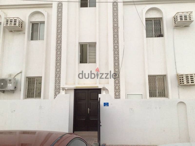 spacious 2 bhk flat in Alkhuwair 33 near taimor mosque with balconies 2