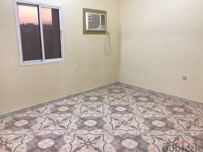 spacious 2 bhk flat in Alkhuwair 33 near taimor mosque with balconies 6