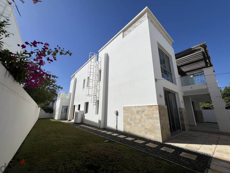 5 Bedroom Villa for Rent in Al Mouj 9