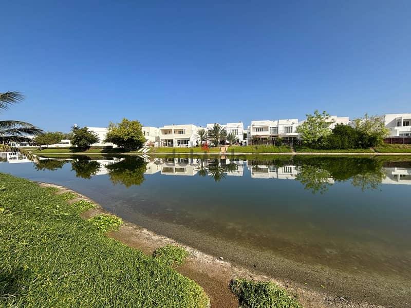 Large 4 Bedroom Lake Front Villa for Rent in al Mouj 9