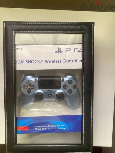 new mint condition Sony dual shock 4 chromium blue. (limited edition)