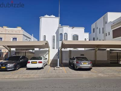 4 BR Spacious Apartment in Mawaleh