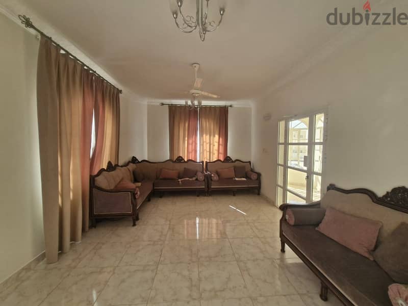 4 BR Spacious Apartment in Mawaleh 2