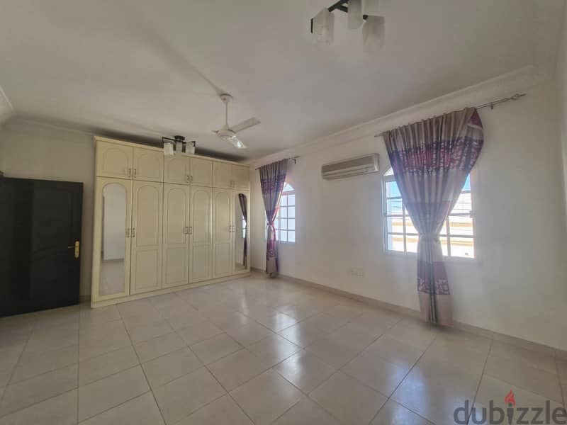 4 BR Spacious Apartment in Mawaleh 8