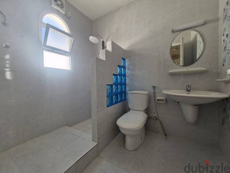 4 BR Spacious Apartment in Mawaleh 11