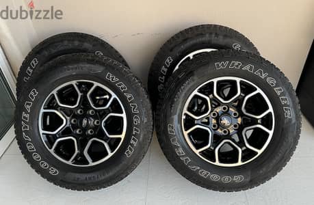 Set 4x COMPLETE  Ford Wheels, Goodyear Wrangler, excellent almost new