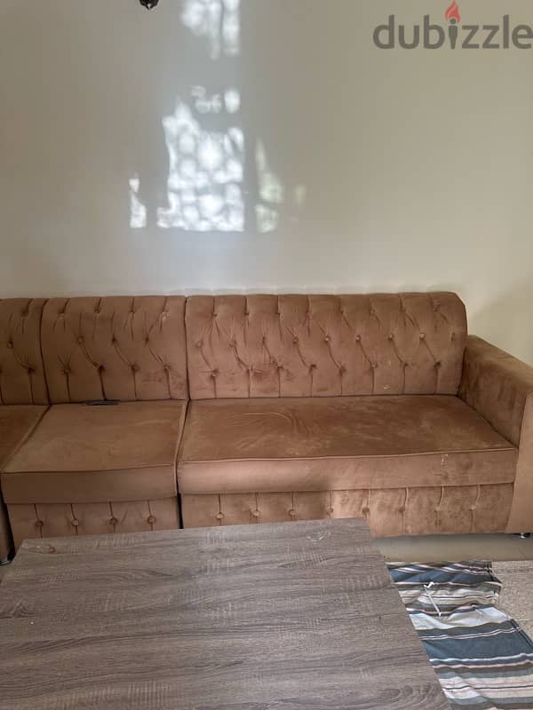 L shape sofa in excellent condition 0